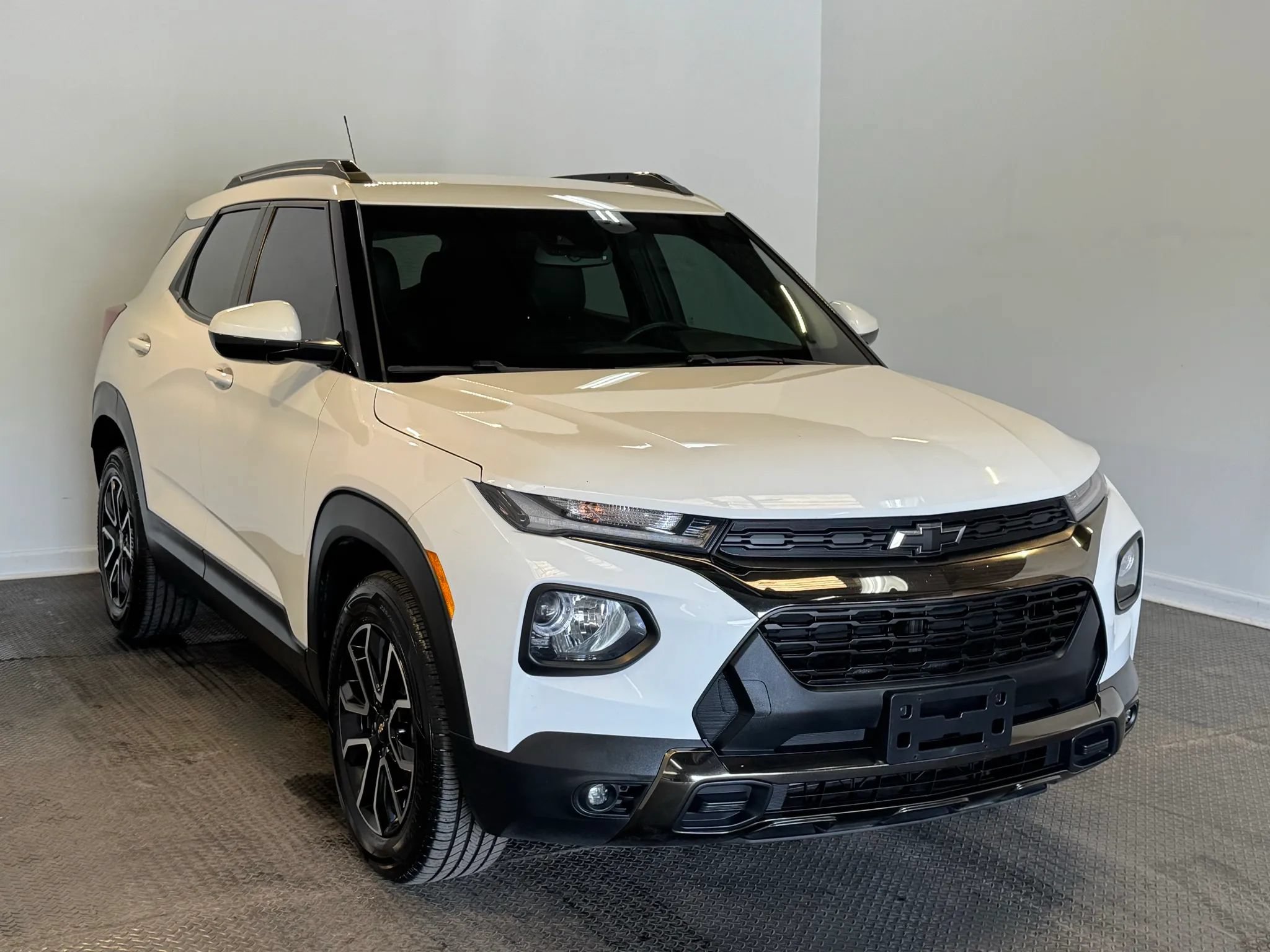 Used 2021 Chevrolet TrailBlazer ACTIV w/ Technology Package FWD image 3