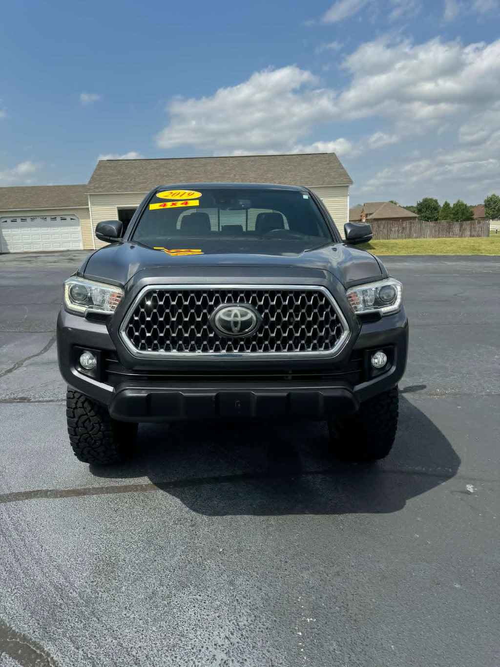 Used 2019 Toyota Tacoma TRD Off-Road AWD/4WD image 9
