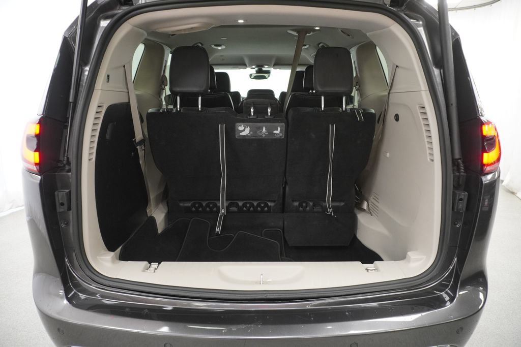 Certified 2021 Chrysler Pacifica Touring-L FWD image 42