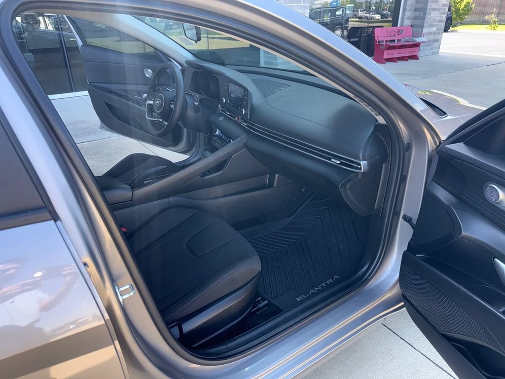 Used 2022 Hyundai Elantra SEL FWD image 19
