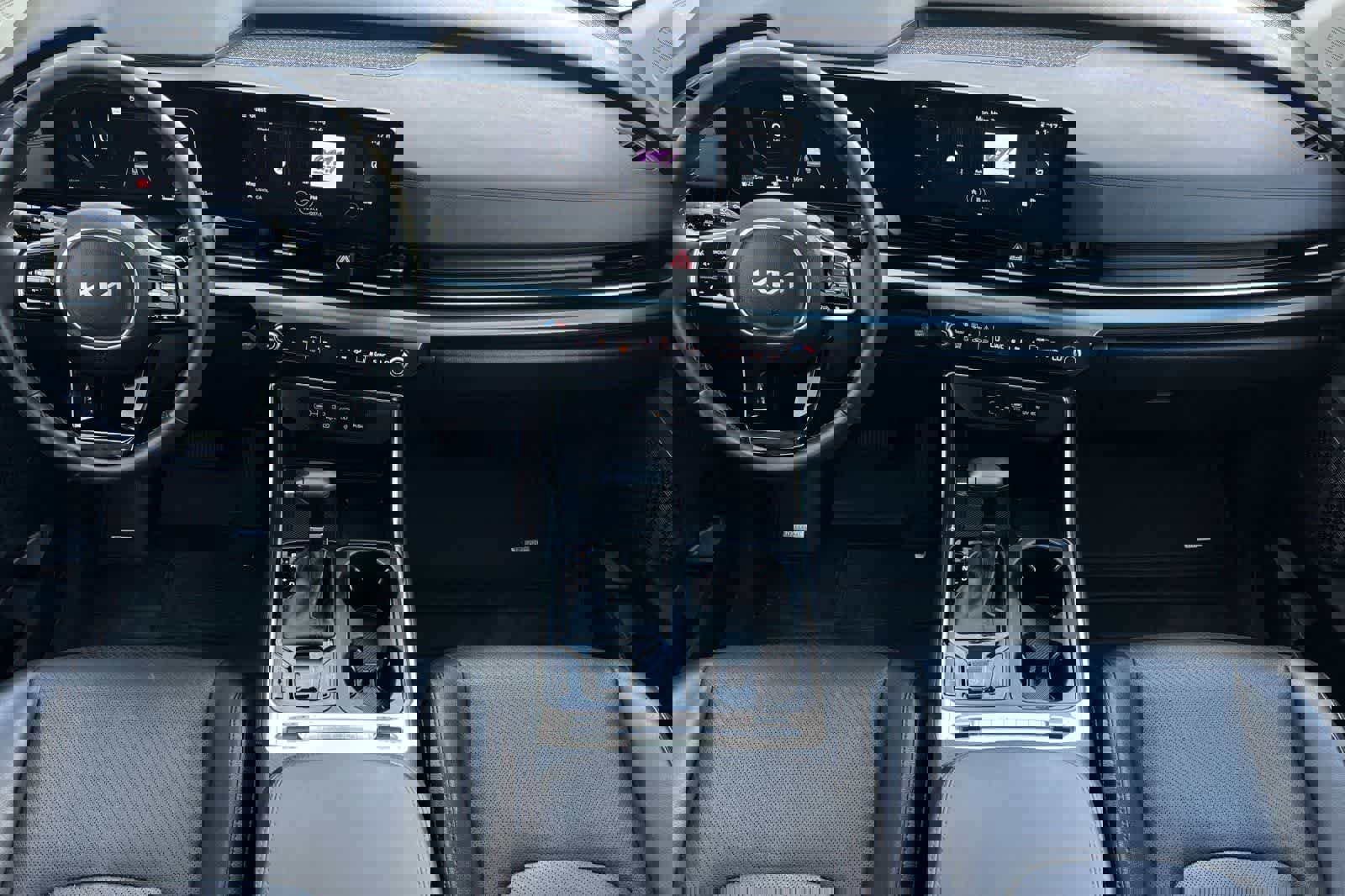 Used 2025 Kia Carnival SX Prestige image 4