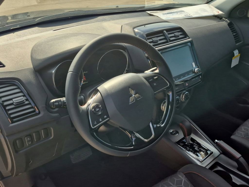 Used 2025 Mitsubishi Outlander Sport LE AWD/4WD image 9