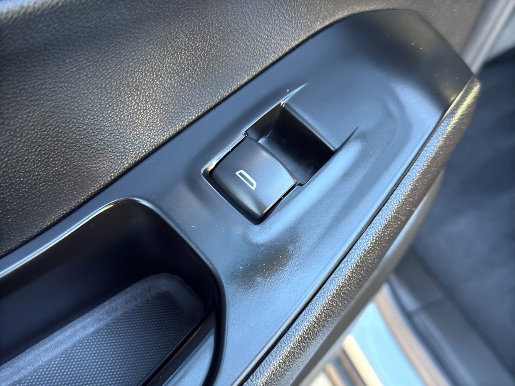 Used 2023 Chevrolet Traverse RS image 32