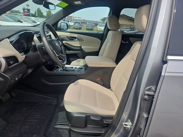 Used 2023 Chevrolet Traverse LS w/ Safety Package FWD image 10