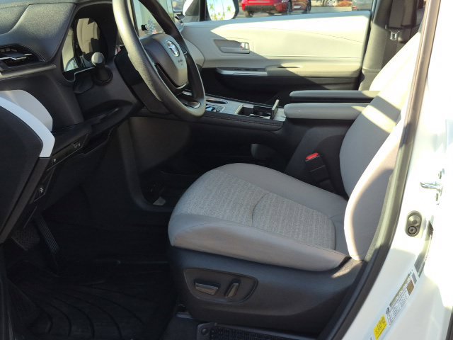 Used 2026 Toyota Sienna LE FWD image 15