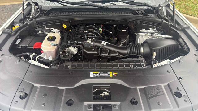 Used 2023 Jeep Grand Cherokee Limited w/ Black Appearance Package image 26