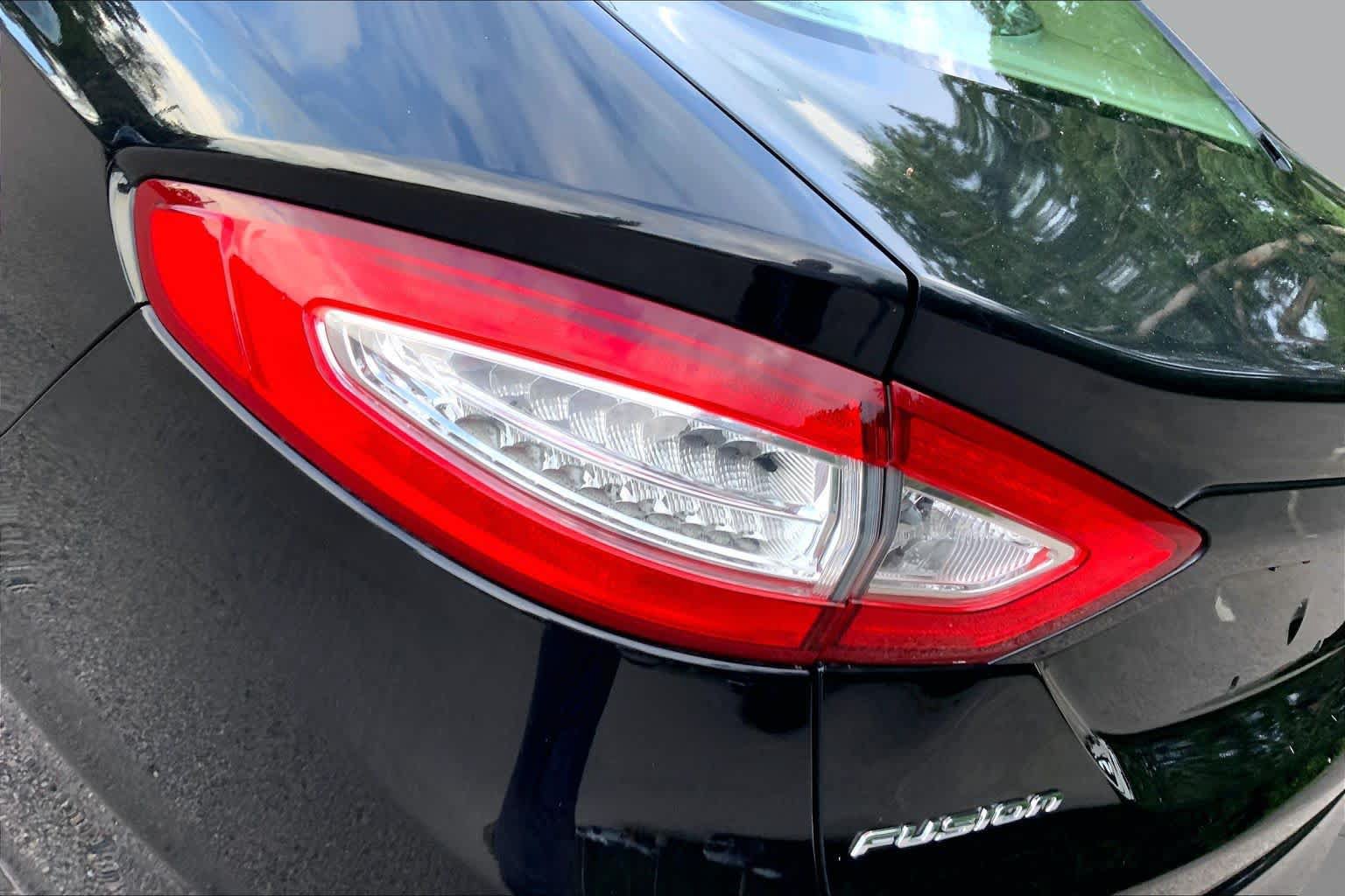 Used 2014 Ford Fusion SE w/ Equipment Group 202A FWD image 26