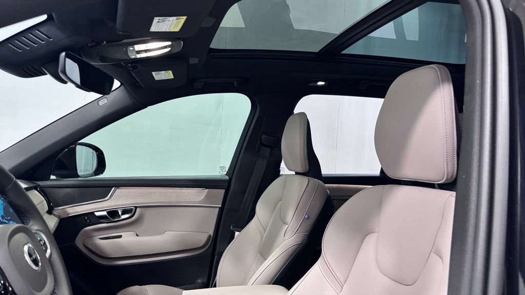 Certified 2025 Volvo XC90 B5 Plus AWD/4WD image 12