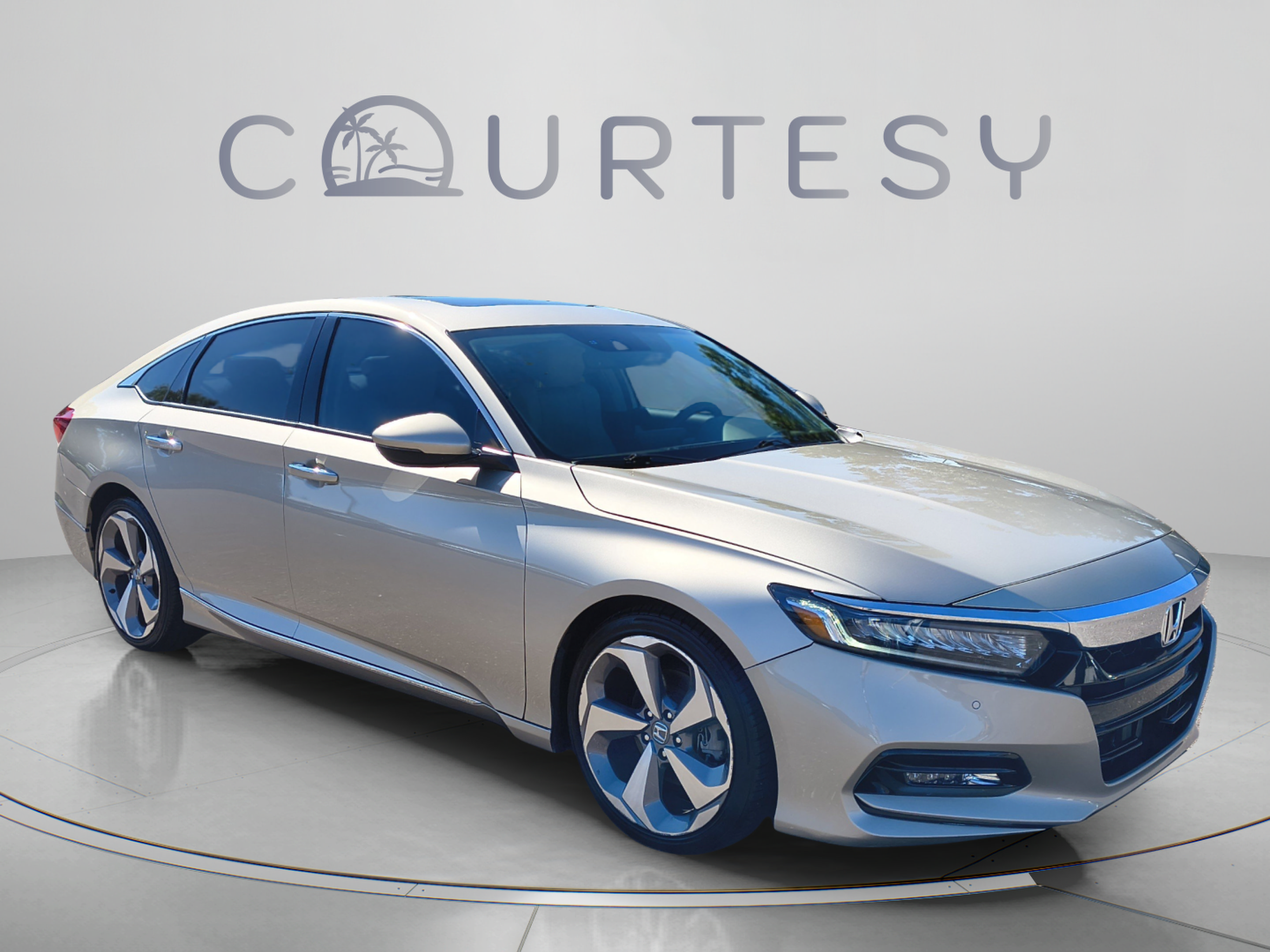 Used 2018 Honda Accord Touring image 7