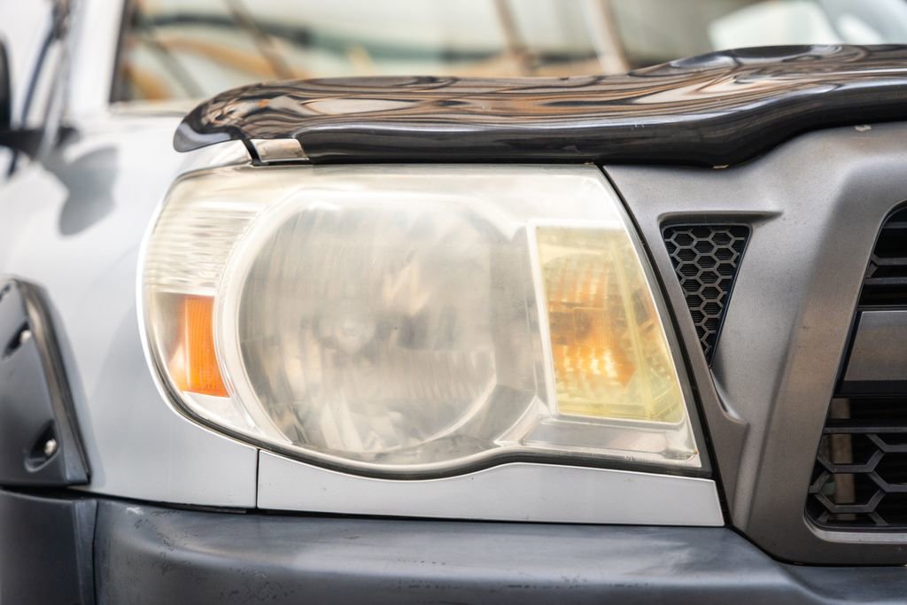 Used 2011 Toyota Tacoma 4x4 Regular Cab image 12