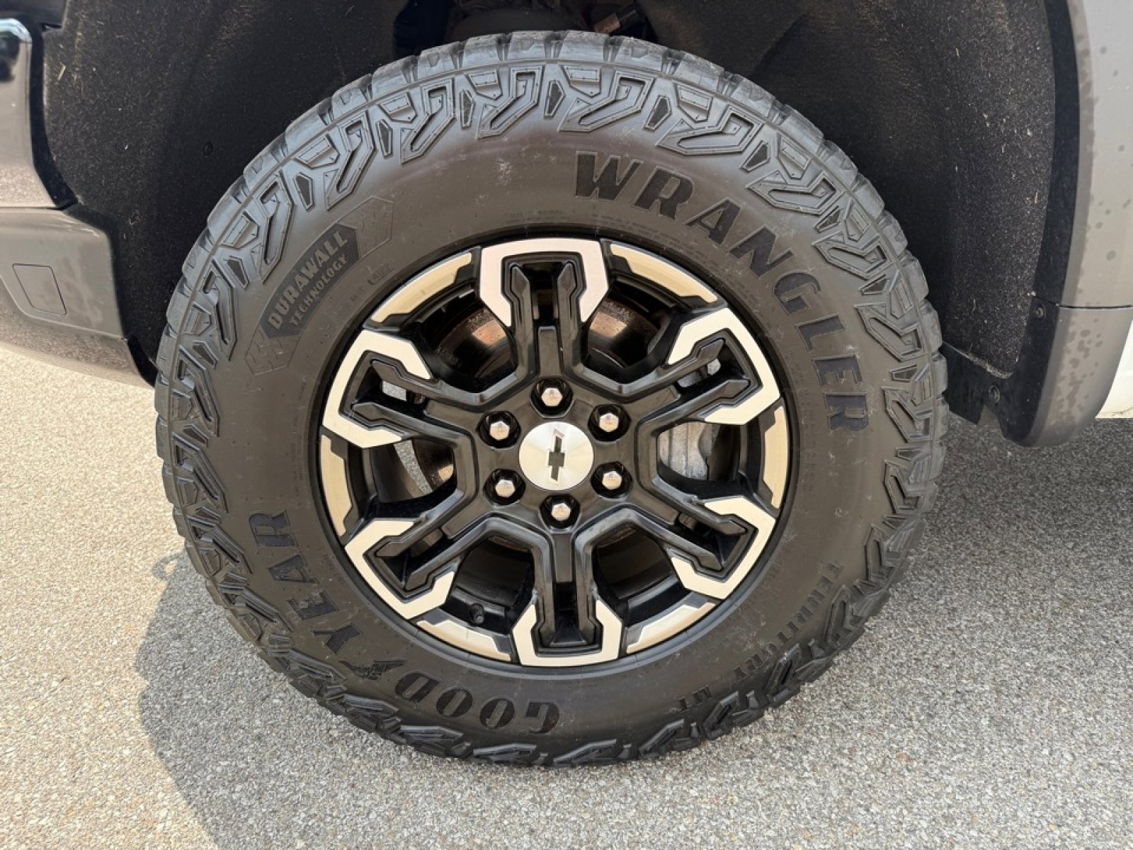 Used 2023 Chevrolet Silverado 1500 ZR2 w/ Technology Package image 39