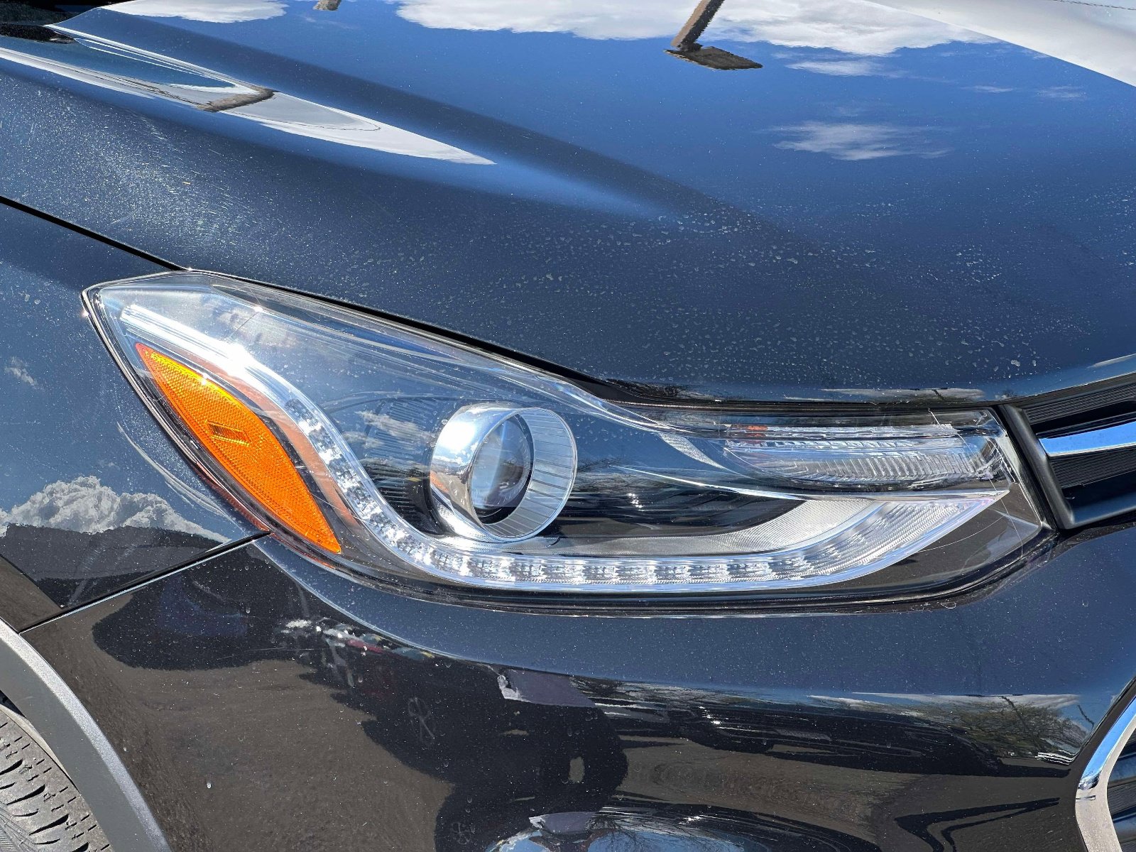 Used 2022 Chevrolet Trax LT w/ Midnight Edition AWD/4WD image 9