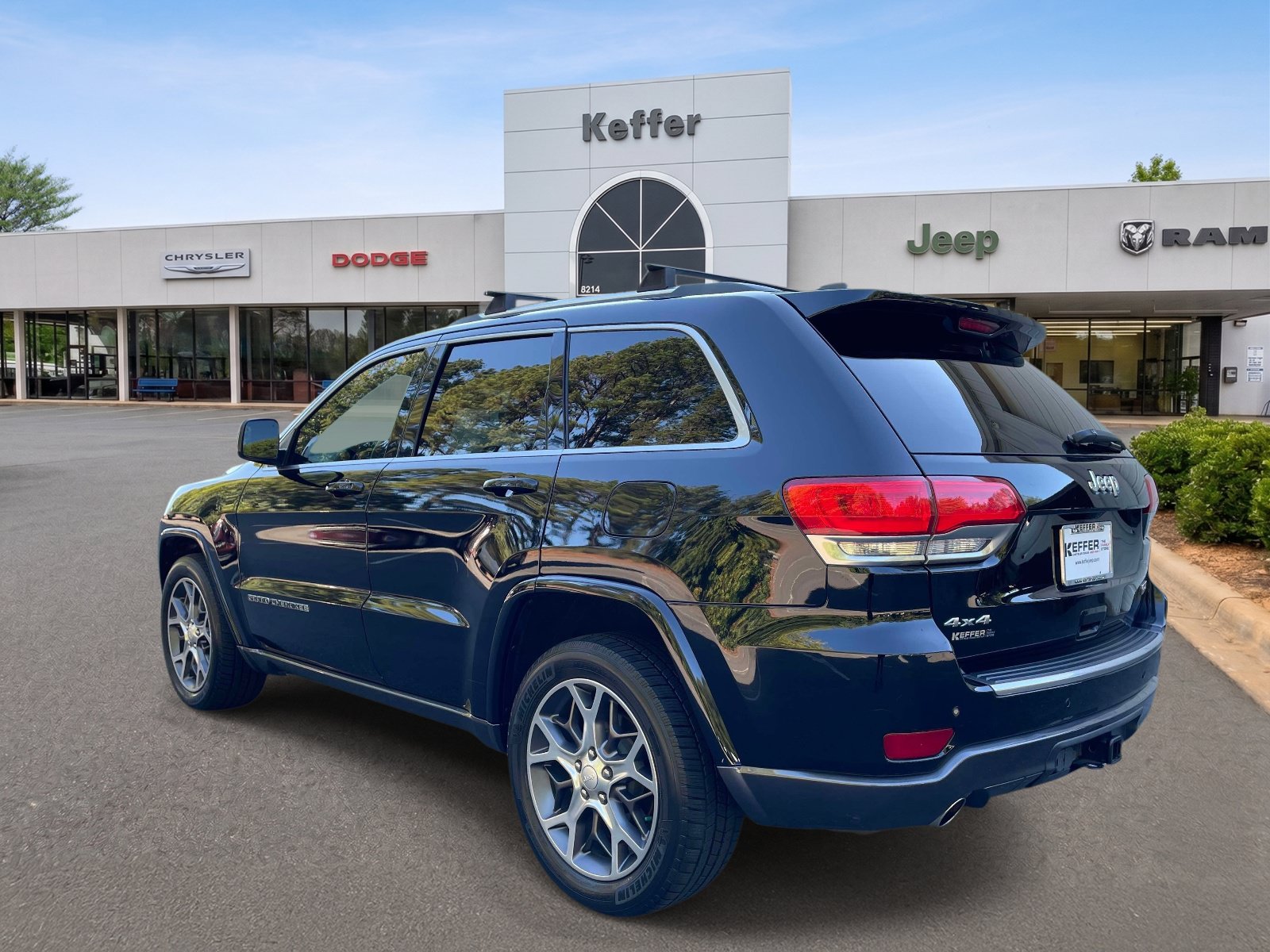 Used 2018 Jeep Grand Cherokee Limited AWD/4WD image 4