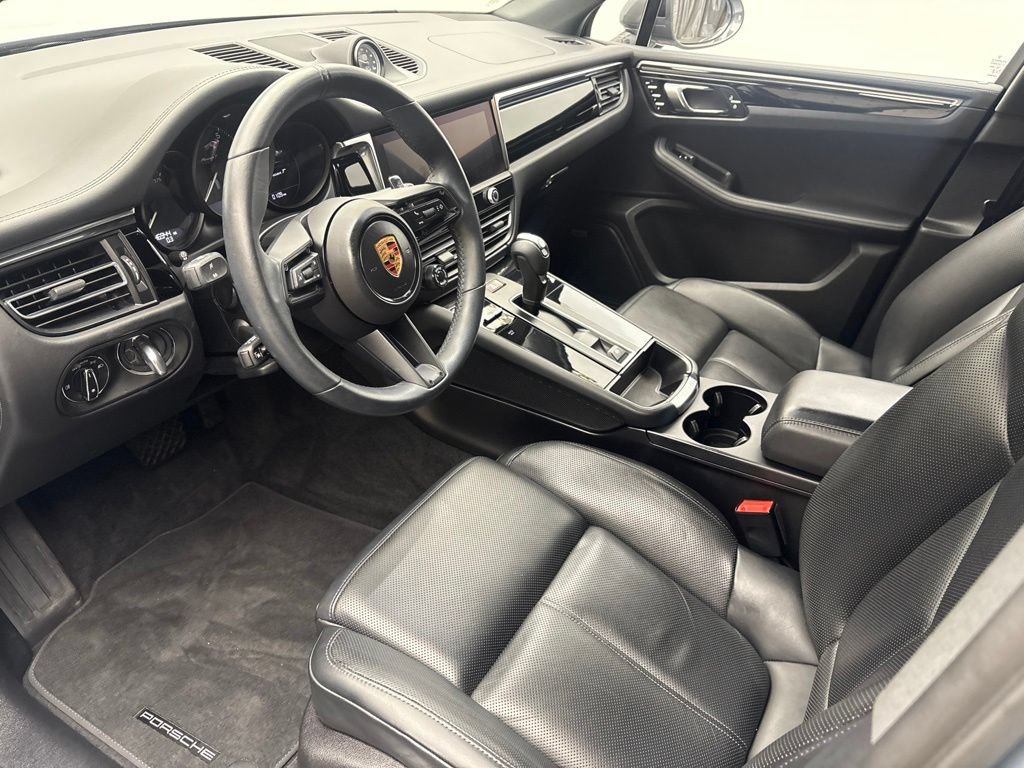 Certified 2024 Porsche Macan Turbo AWD/4WD image 5