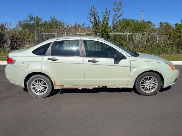 Used 2010 Ford Focus SE FWD image 4