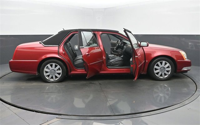 Used 2007 Cadillac DTS Luxury II image 54