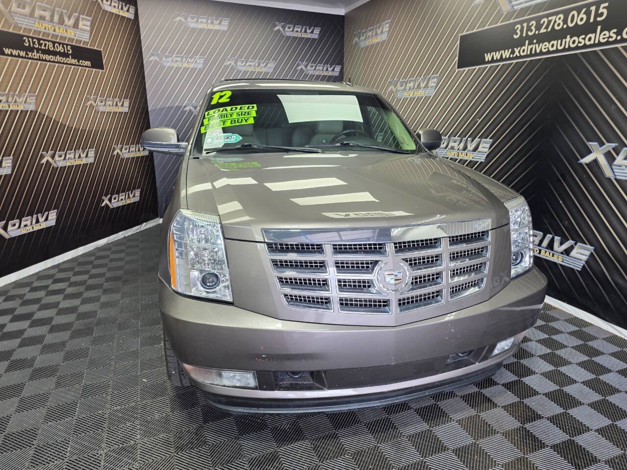 Used 2012 Cadillac Escalade Luxury RWD image 5
