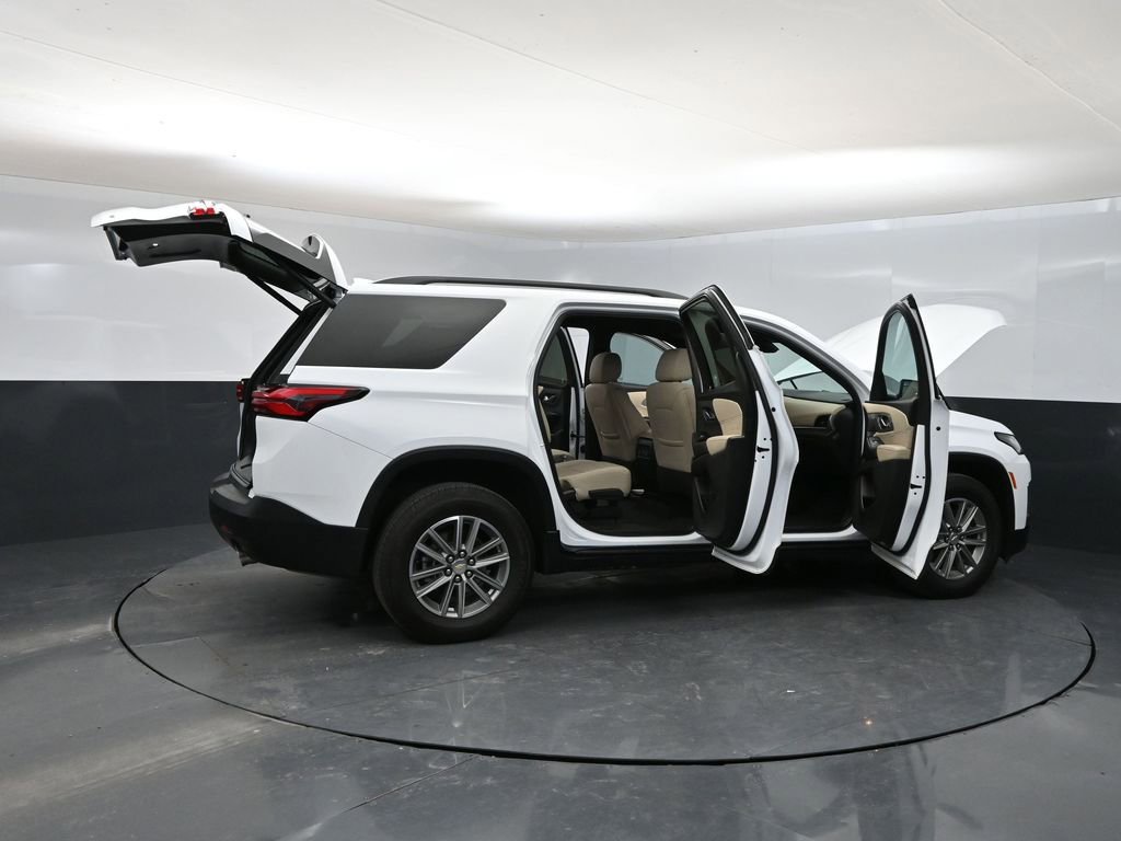 Used 2023 Chevrolet Traverse LT w/ LPO, Cargo Package AWD/4WD image 17