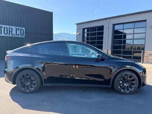 Used 2022 Tesla Model Y Long Range AWD/4WD image 3