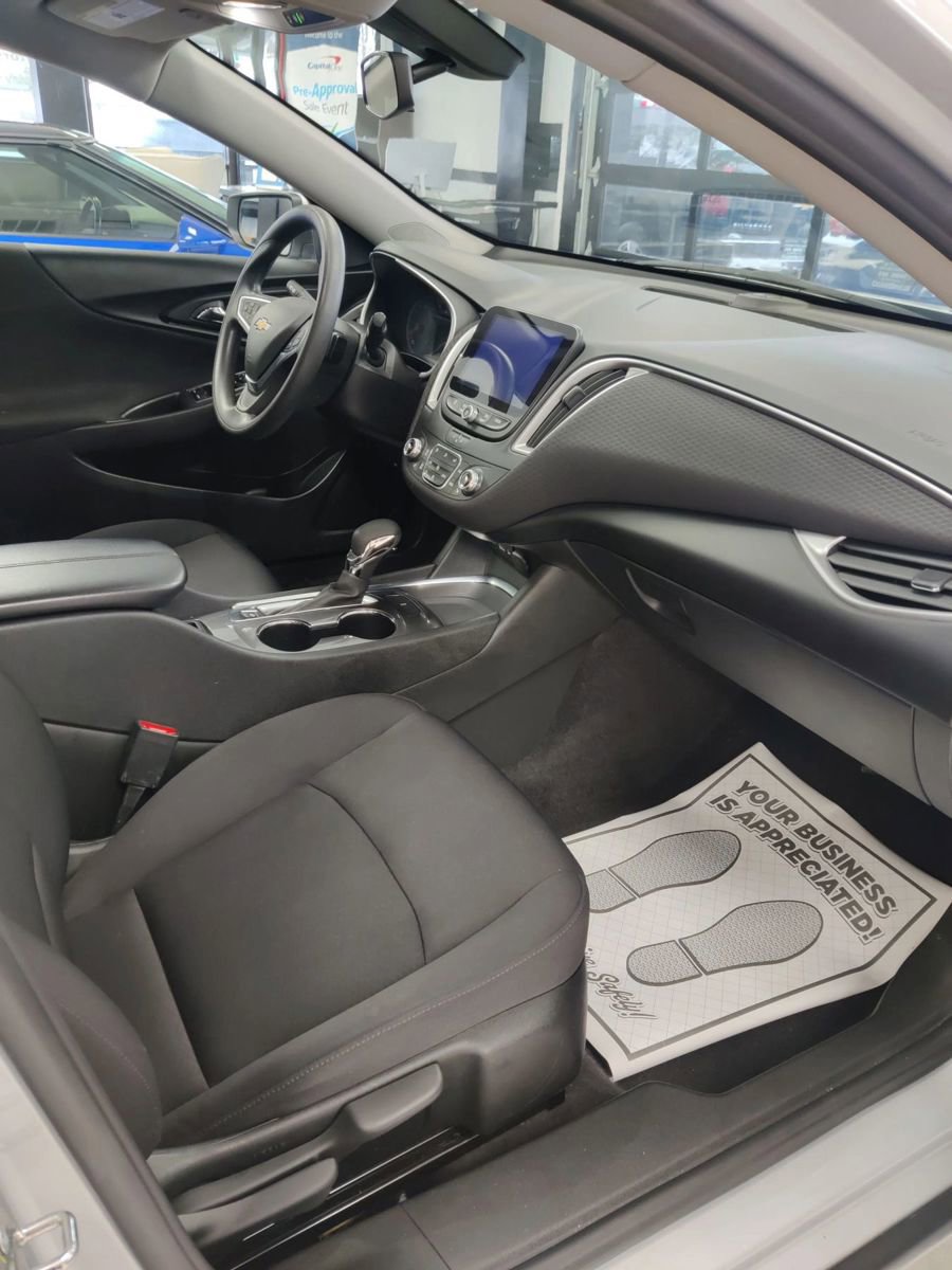 Used 2022 Chevrolet Malibu LT FWD image 9