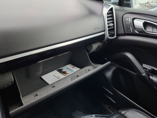 Used 2018 Porsche Cayenne Platinum Edition image 48