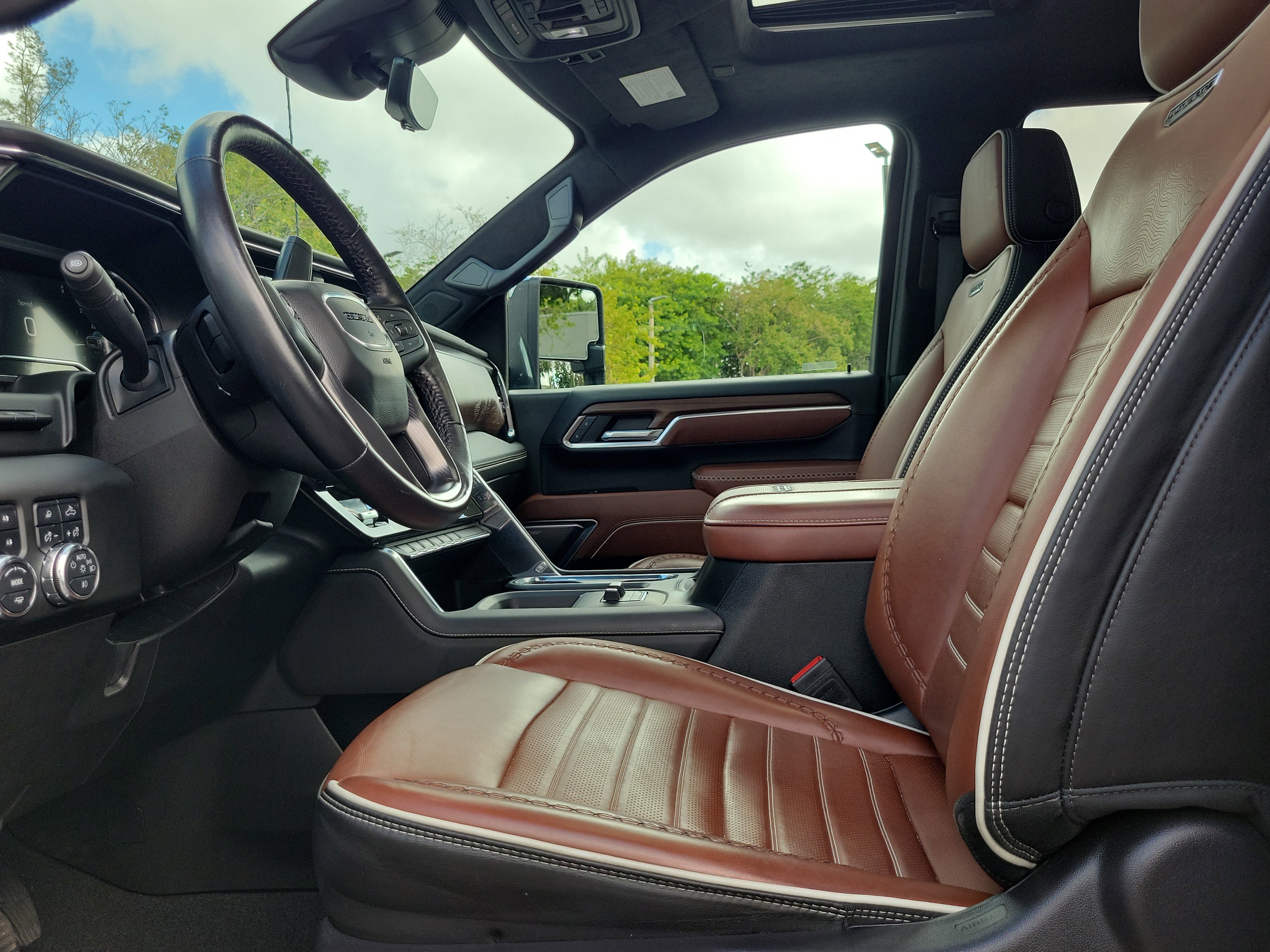 Used 2024 GMC Sierra 3500 Denali Ultimate image 12