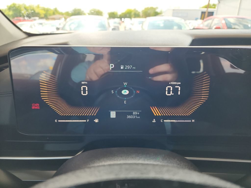 Used 2025 Kia Carnival FWD image 20
