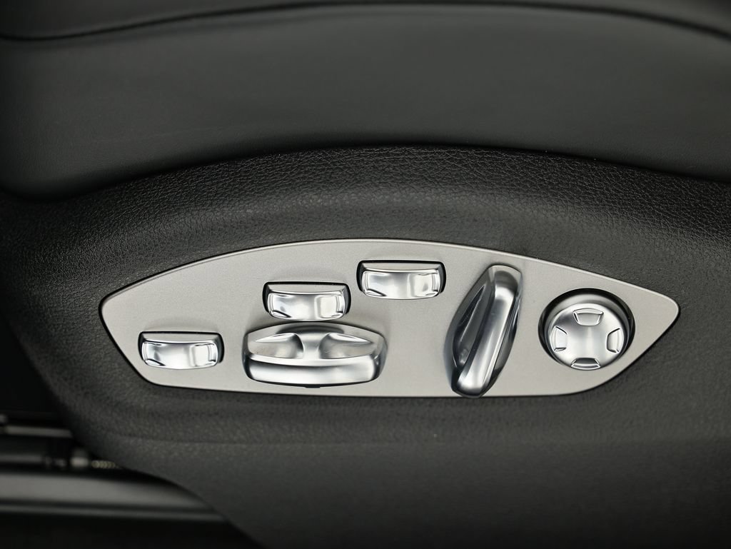 New 2026 Porsche Macan GTS AWD/4WD image 25