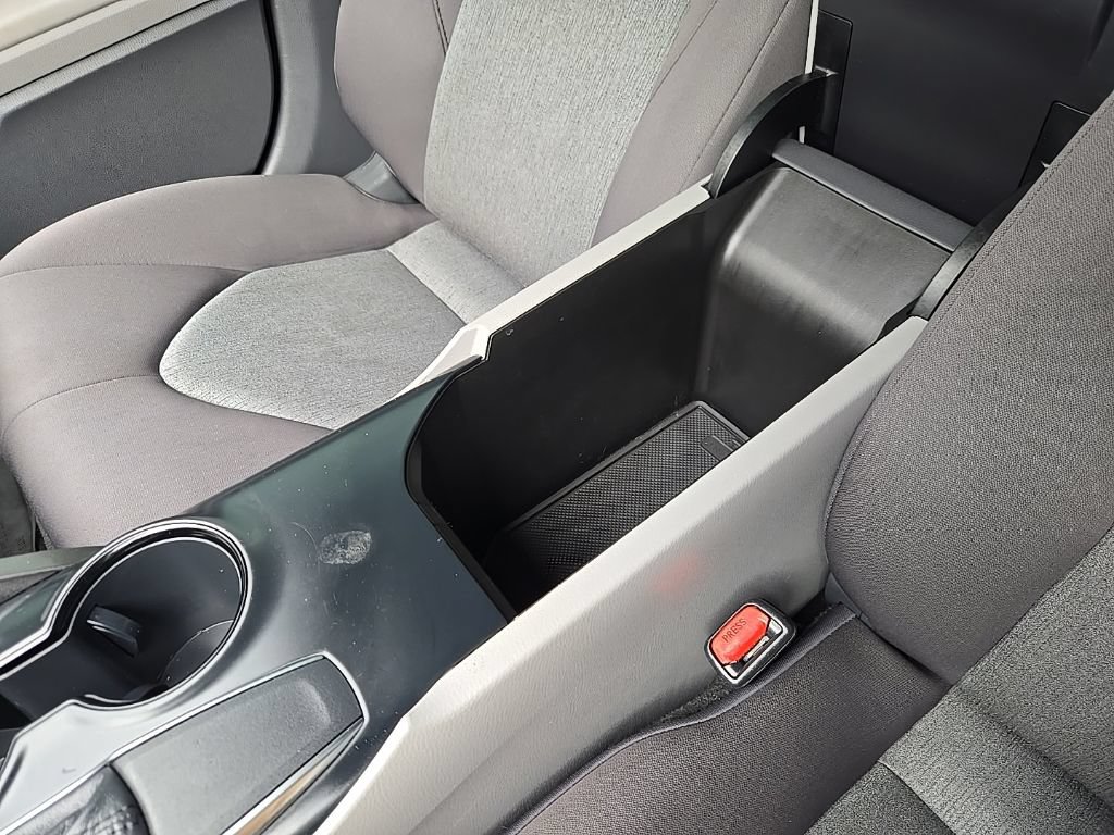 Used 2019 Toyota Camry LE FWD image 31