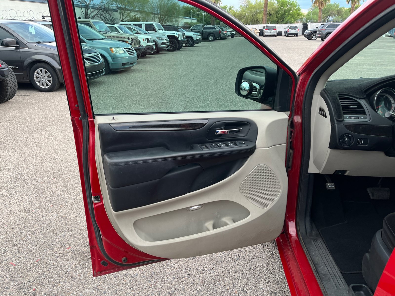 Used 2013 Dodge Grand Caravan SXT FWD image 13