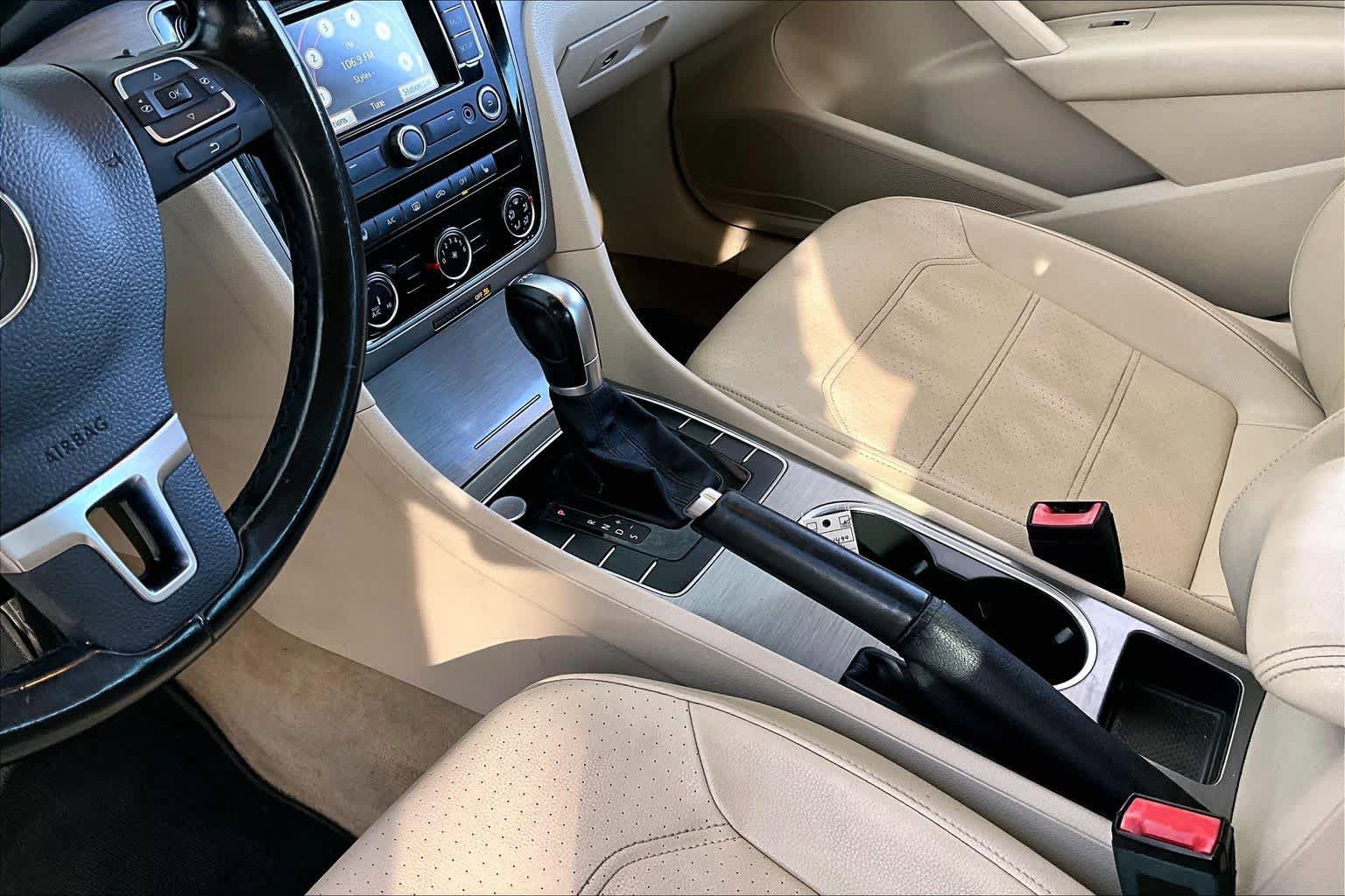 Used 2014 Volkswagen Passat TDI SE FWD image 17