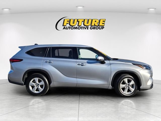 Used 2022 Toyota Highlander L FWD image 4