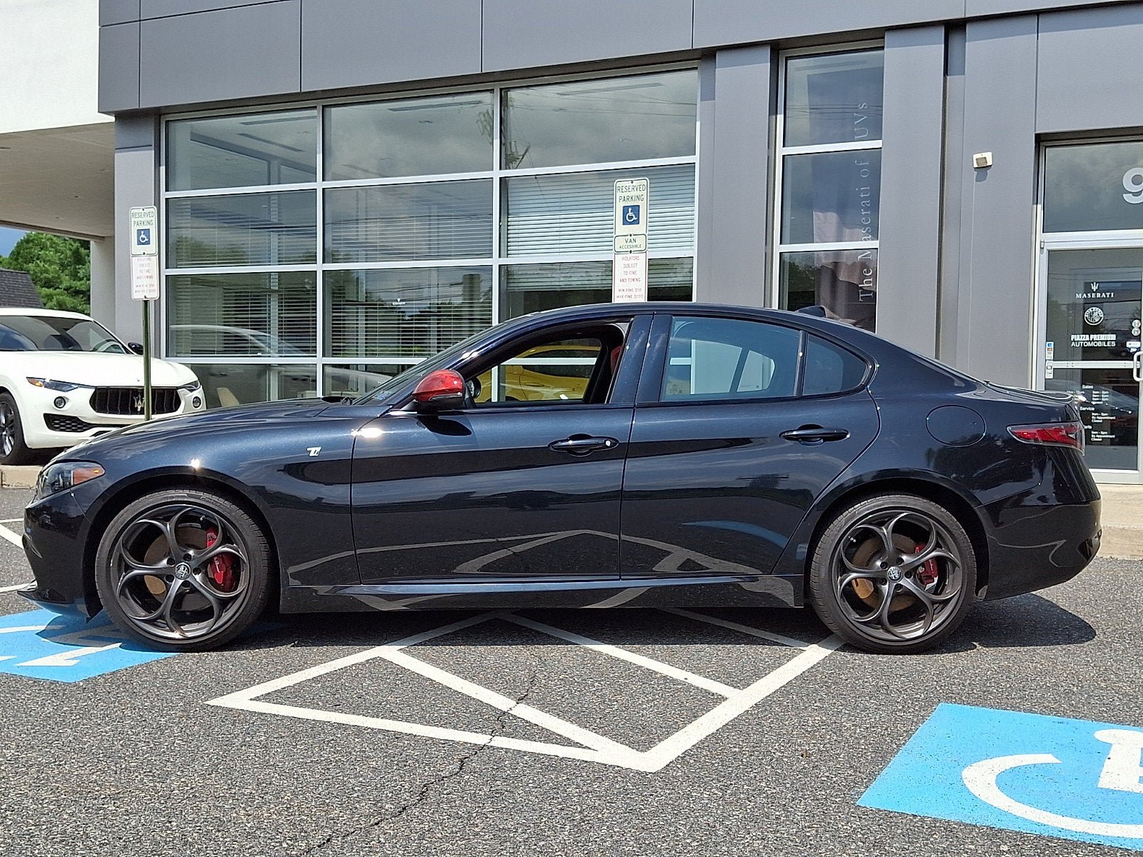 Used 2024 Alfa Romeo Giulia Ti w/ Performance Driving Package AWD/4WD image 7