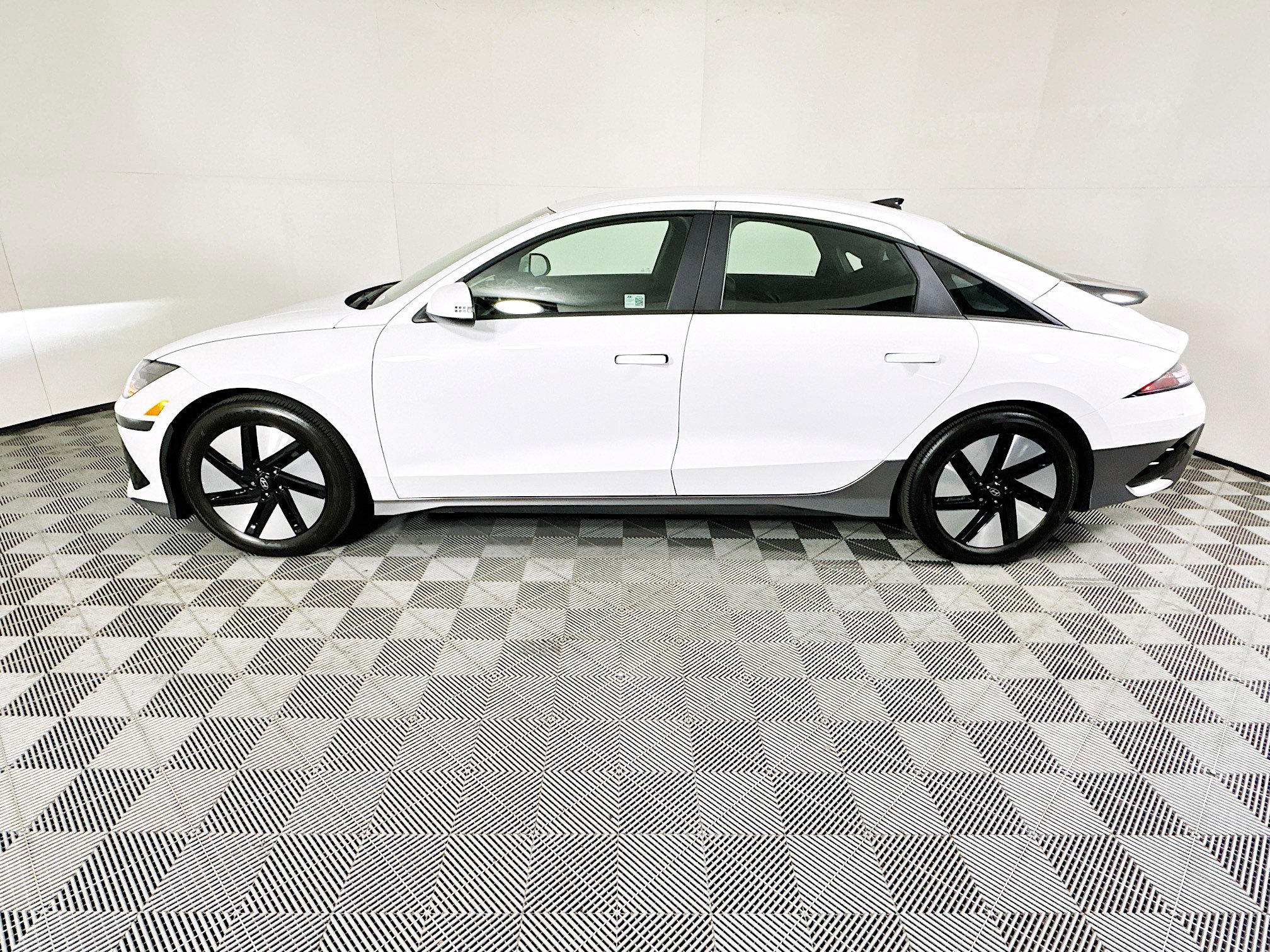 Used 2024 Hyundai Ioniq 6 SE image 6