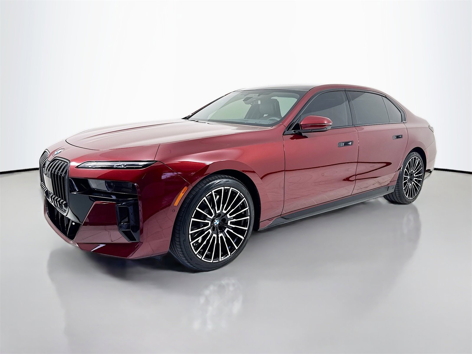 Used 2025 BMW 760i xDrive w/ Executive Package image 3