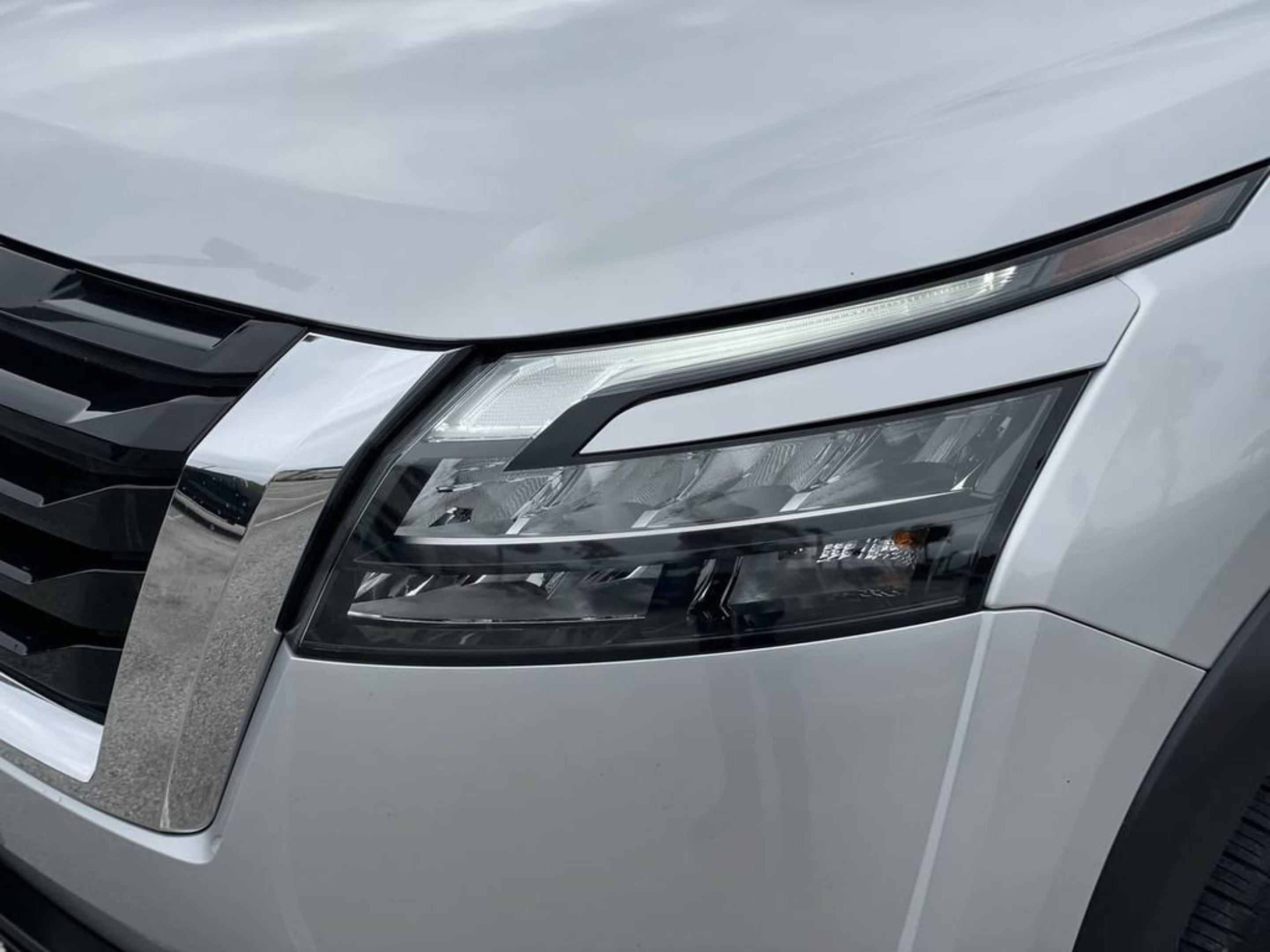 Used 2025 Nissan Pathfinder SV AWD/4WD image 30