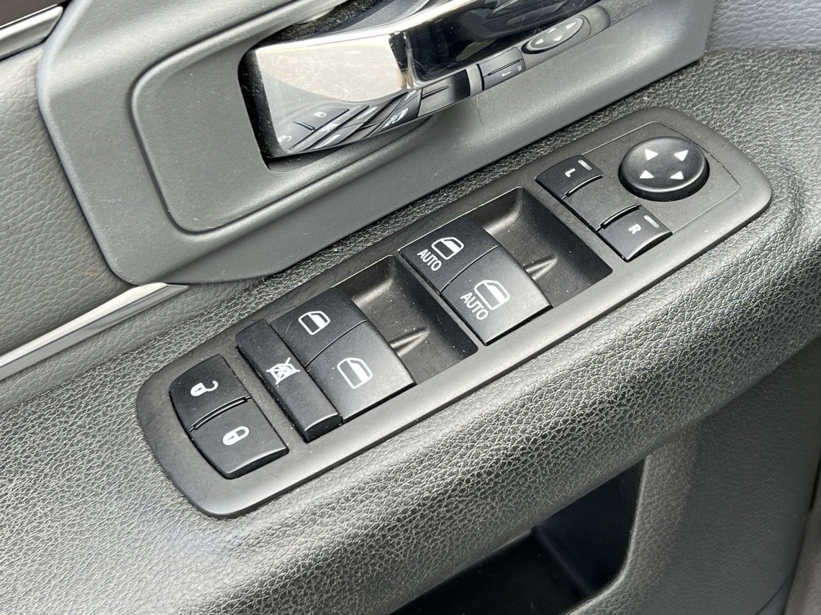 Used 2024 RAM 1500 Classic SLT image 13