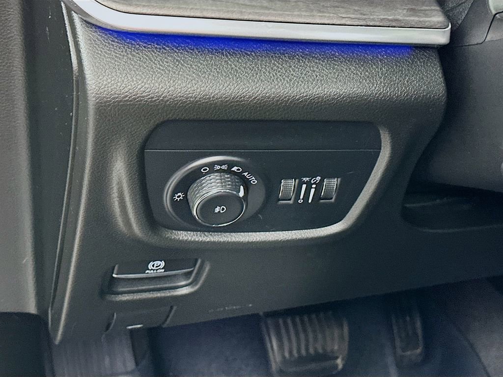 Used 2021 Jeep Grand Cherokee L Overland w/ Luxury Tech Group IV image 14