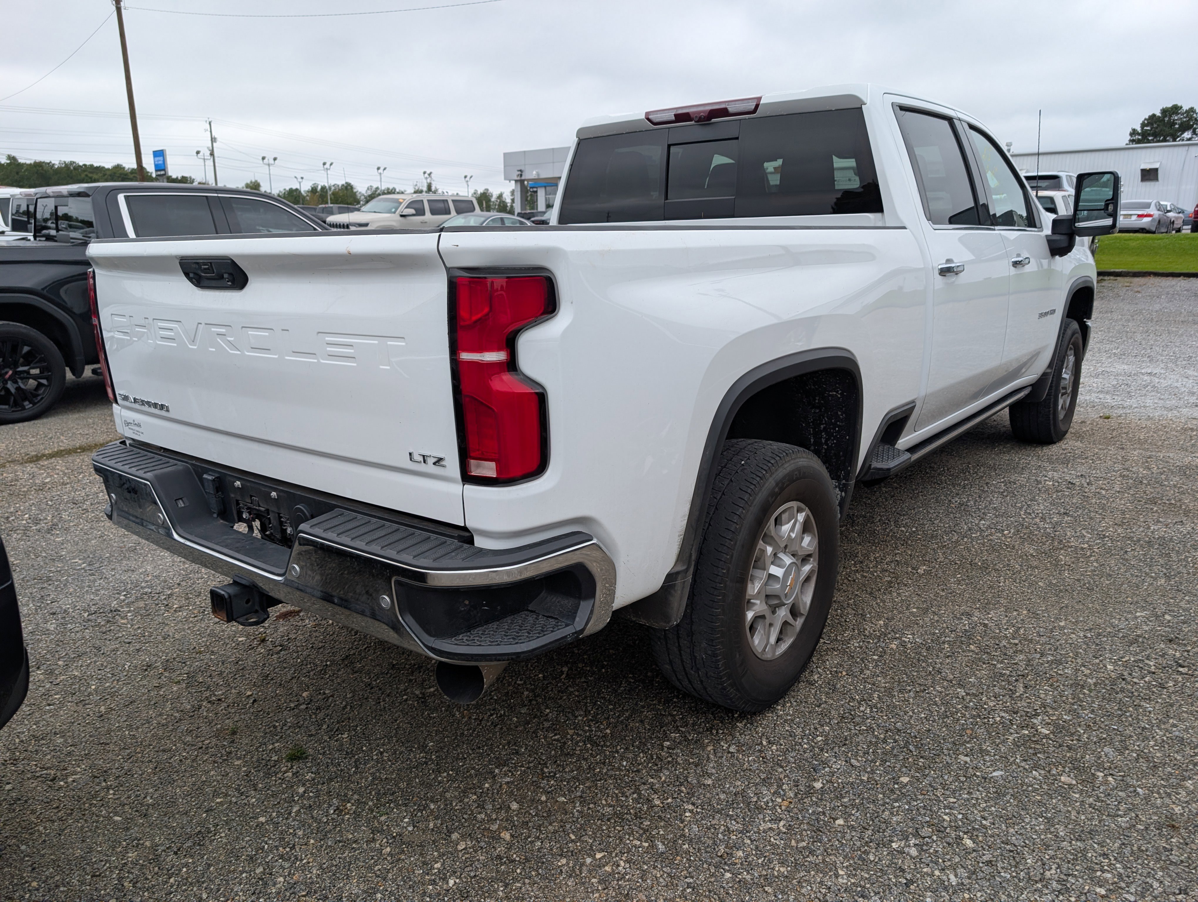 Used 2024 Chevrolet Silverado 3500 LTZ w/ LTZ Convenience Package image 3