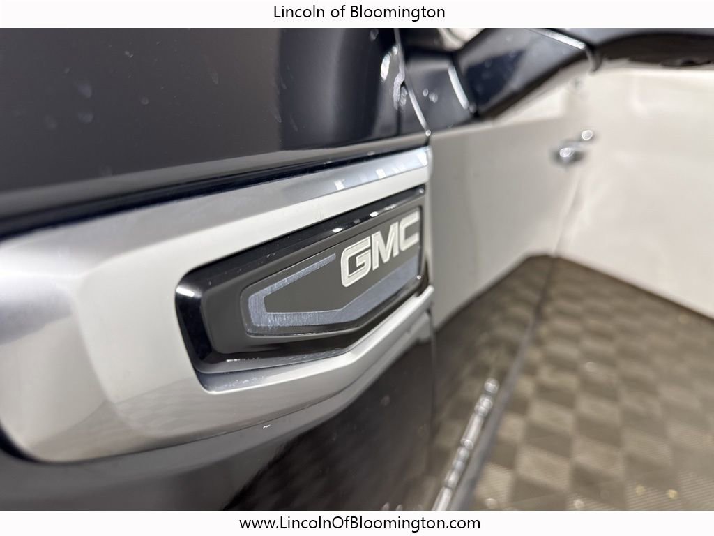 Used 2024 GMC Yukon XL Denali image 16