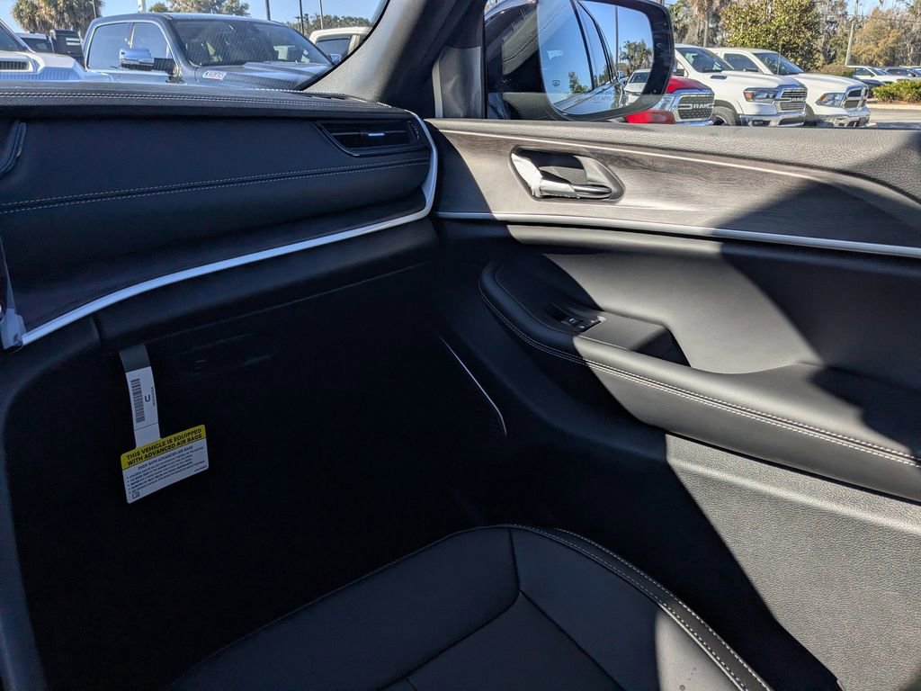 New 2026 Jeep Grand Cherokee Limited image 17