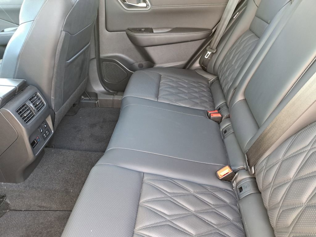 Used 2023 Nissan Rogue Platinum w/ Platinum Premium Package image 21