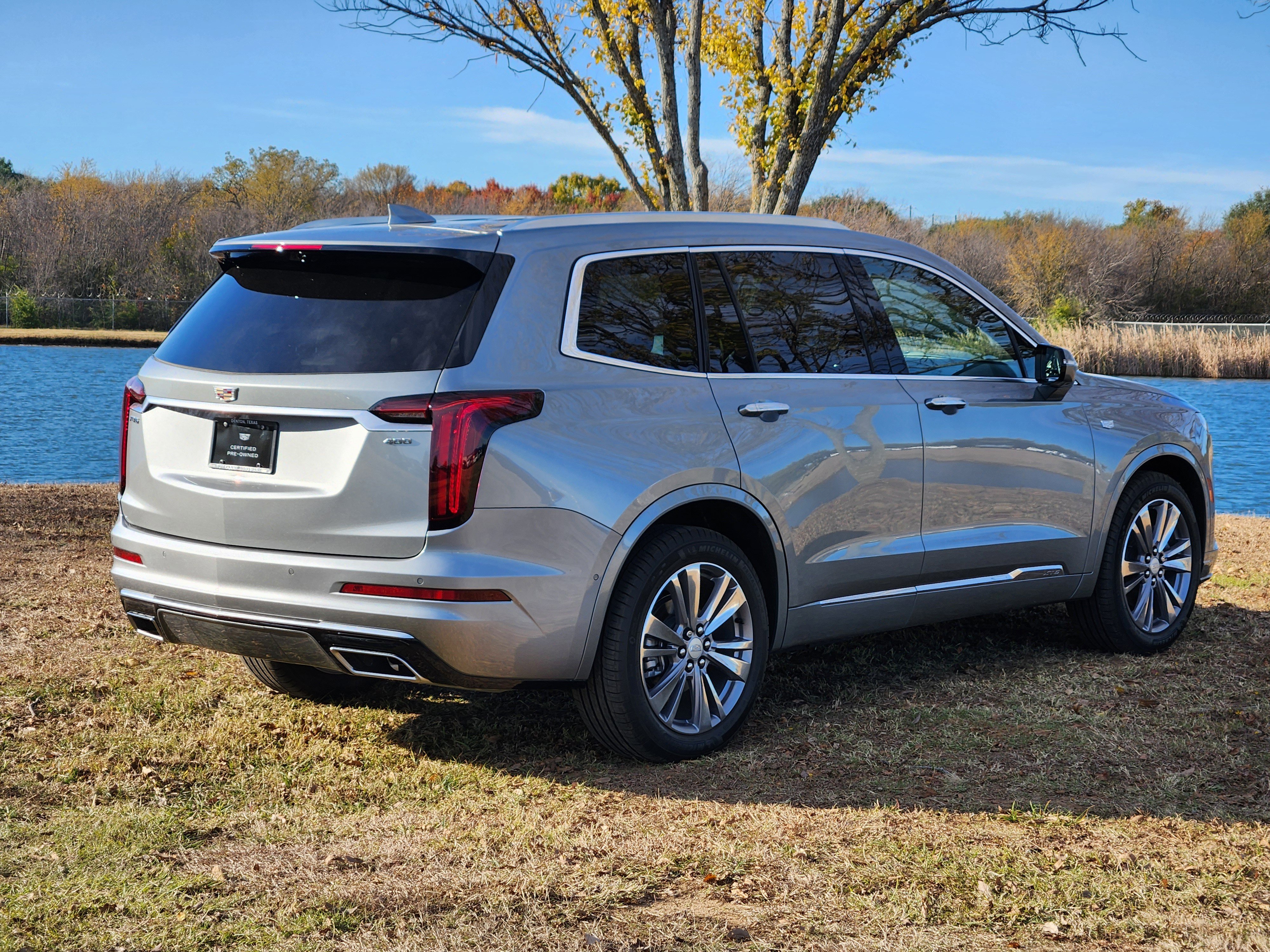 Used 2025 Cadillac XT6 Premium Luxury w/ Technology Package image 7
