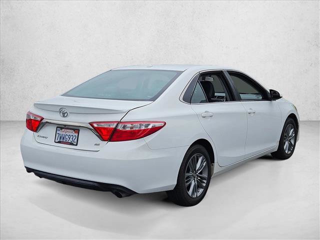 Used 2017 Toyota Camry SE w/ Moonroof Package FWD image 5