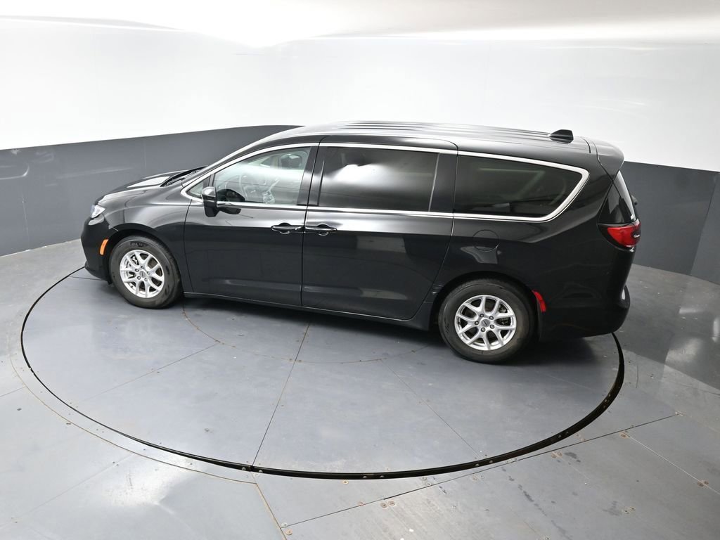 Used 2023 Chrysler Pacifica Touring-L FWD image 48
