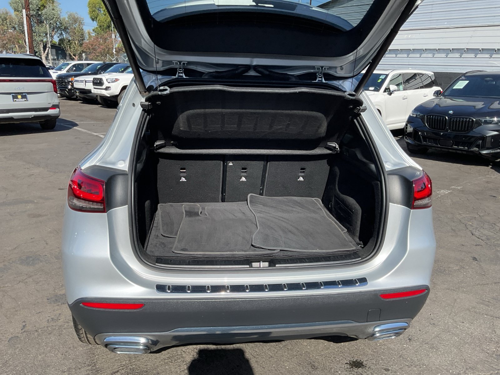 Used 2021 Mercedes-Benz GLA 250 4MATIC w/ Premium Package image 25