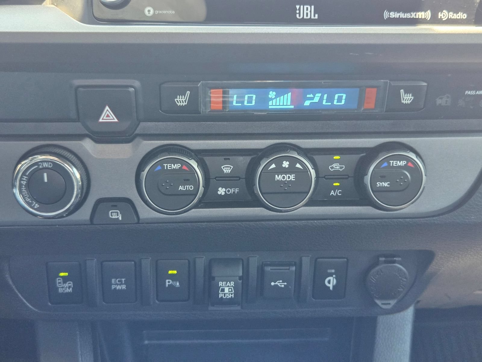 Used 2020 Toyota Tacoma TRD Sport w/ TRD Premium Sport Package AWD/4WD image 24