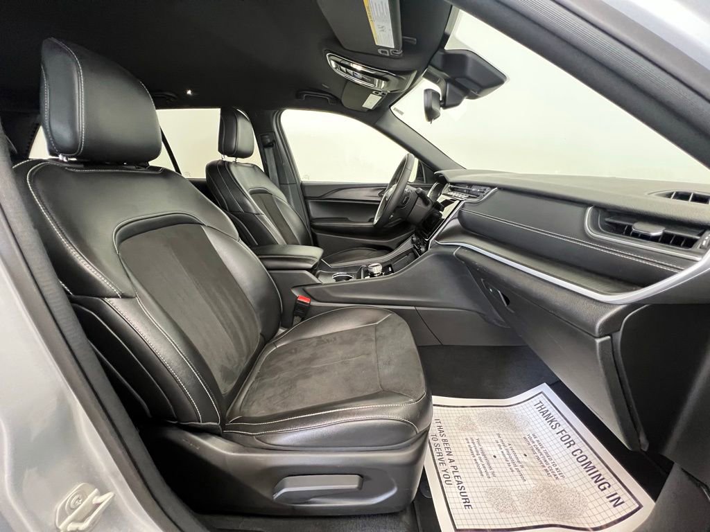 Used 2024 Jeep Grand Cherokee Altitude image 9