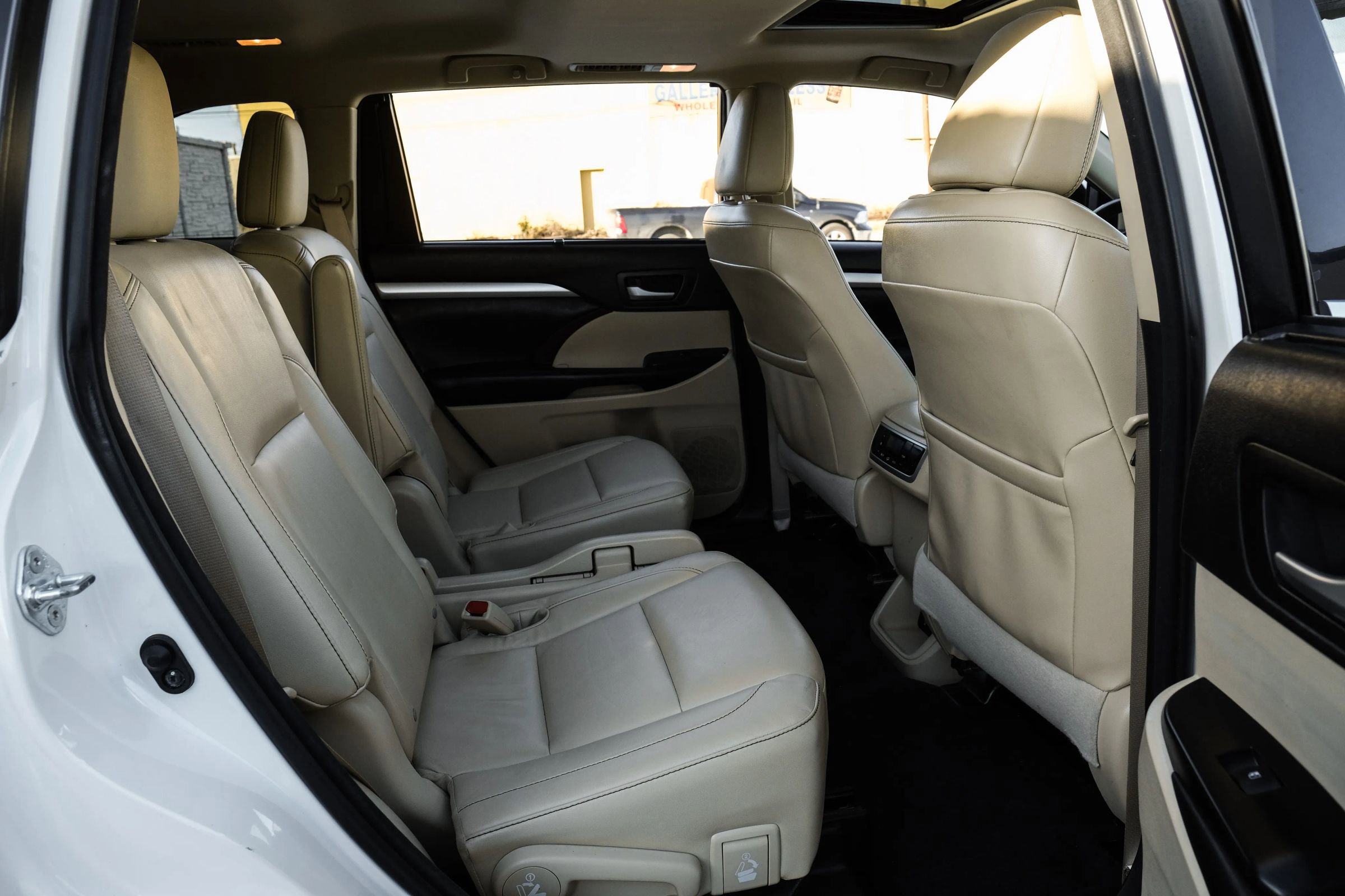 Used 2015 Toyota Highlander XLE image 33