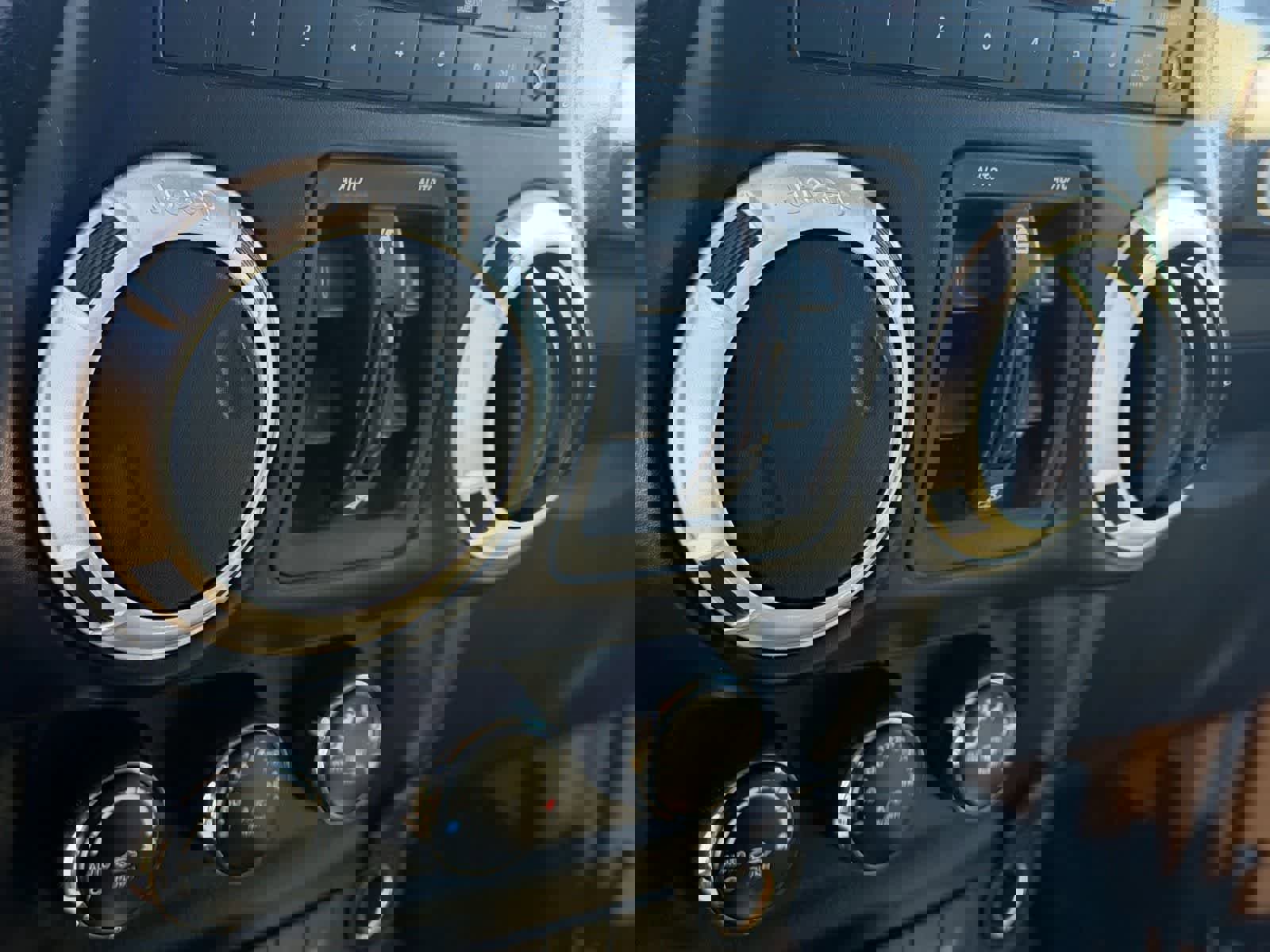 Used 2013 Jeep Wrangler Unlimited Sahara w/ Connectivity Group image 16